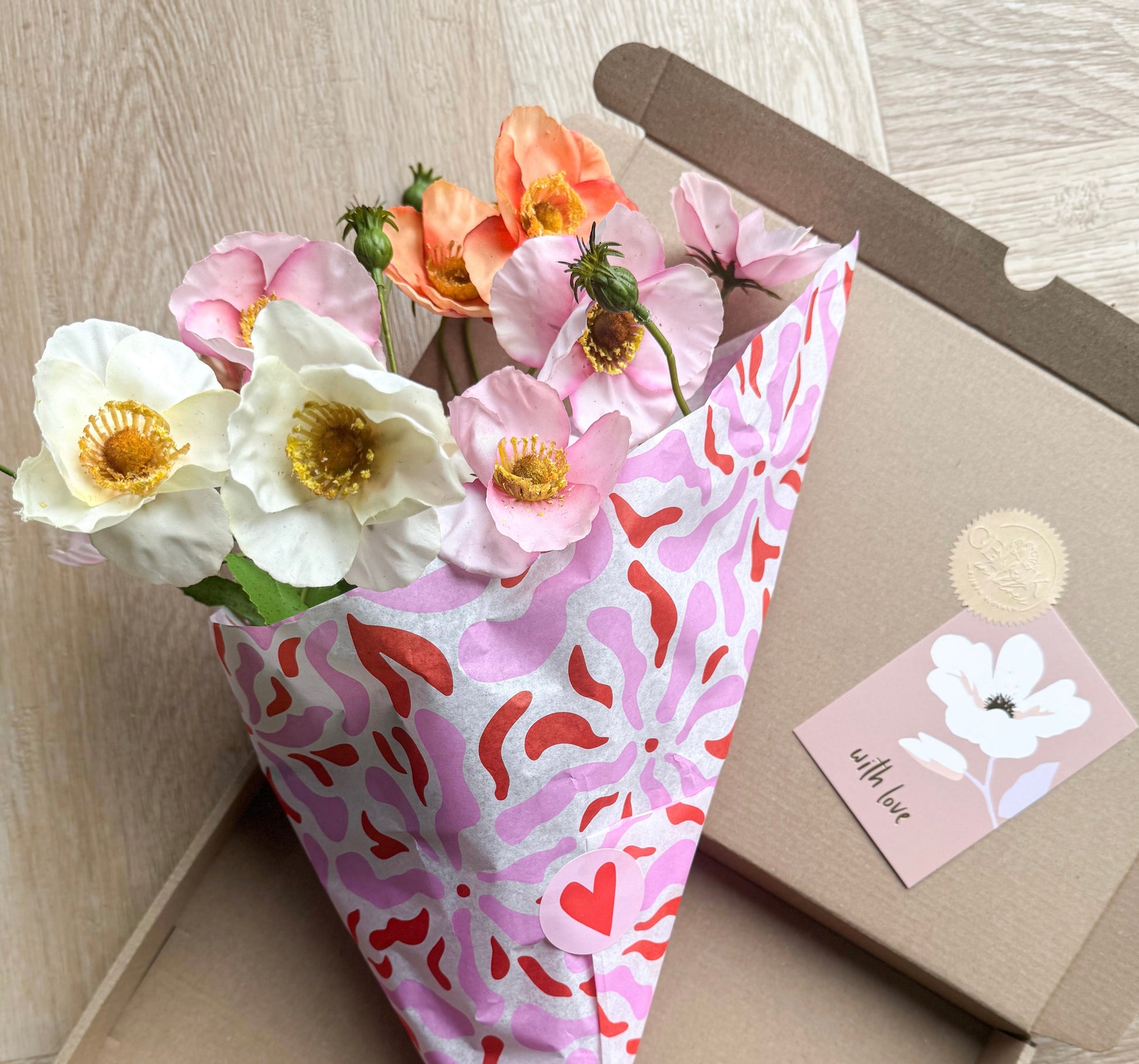 Brievenbuscadeautje met zijden bloemen | Klaproosjes Geluk in bloei