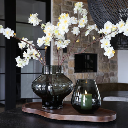 Dienblad Bauru walnut in 2 maten | Vase The World Geluk in bloei